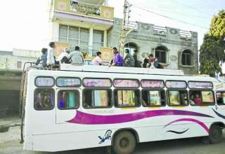 man died due to fall from bus roof